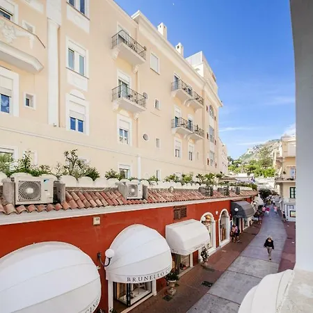 Camerelle 33 Apartman *